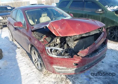 2015 Volvo S60 T5 Premier z USA, uszkodzony, nr VIN YV140MFK7F2354879